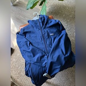 Patagonia Women’s Raincoat - Stretch Rainshadow Jacket in Navy